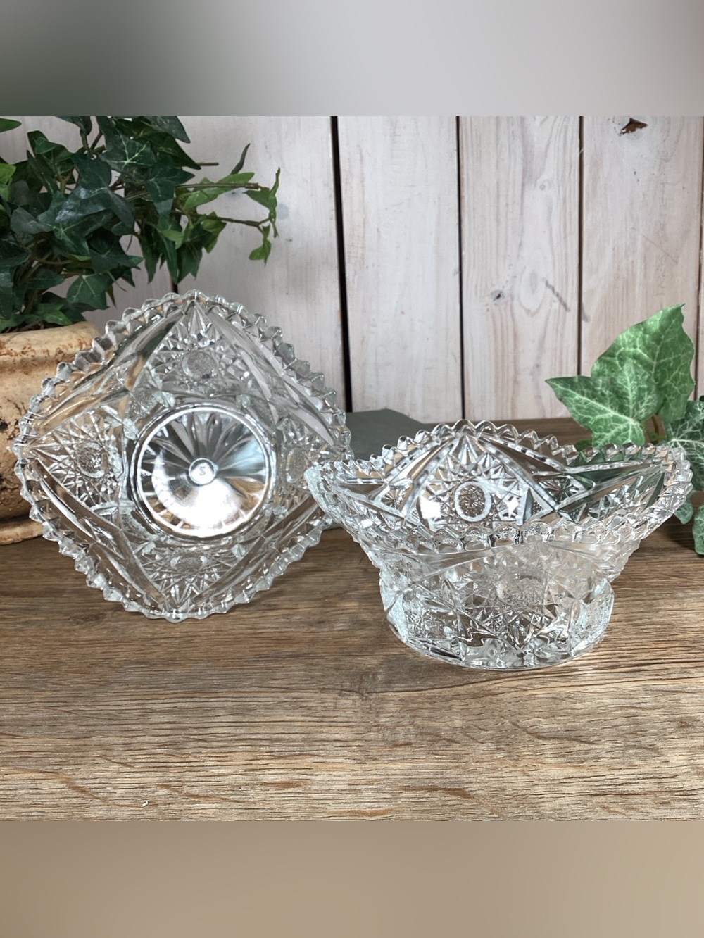 Pair Vintage LE Smith Pressed Glass Bowls Stars Sawtooth Edge Daisy Base 6”